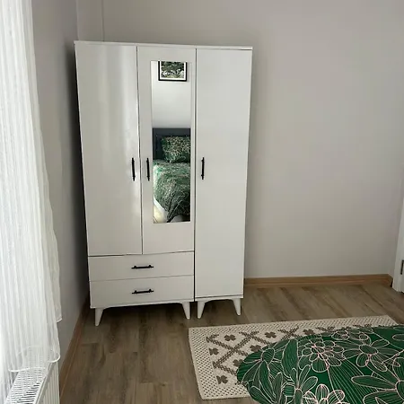 Ueskuedar Konforlu شقة